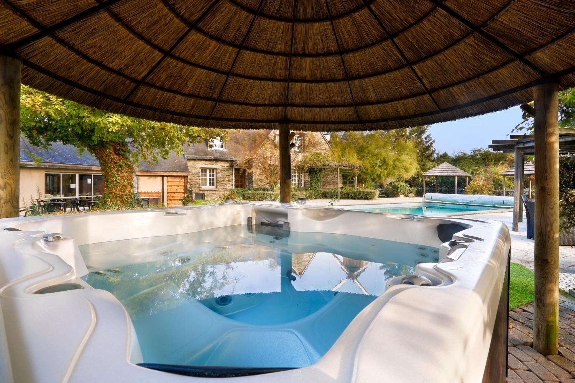 Logis Domaine Du Moulin Cavier Hotel Avrillé Kültér fotó