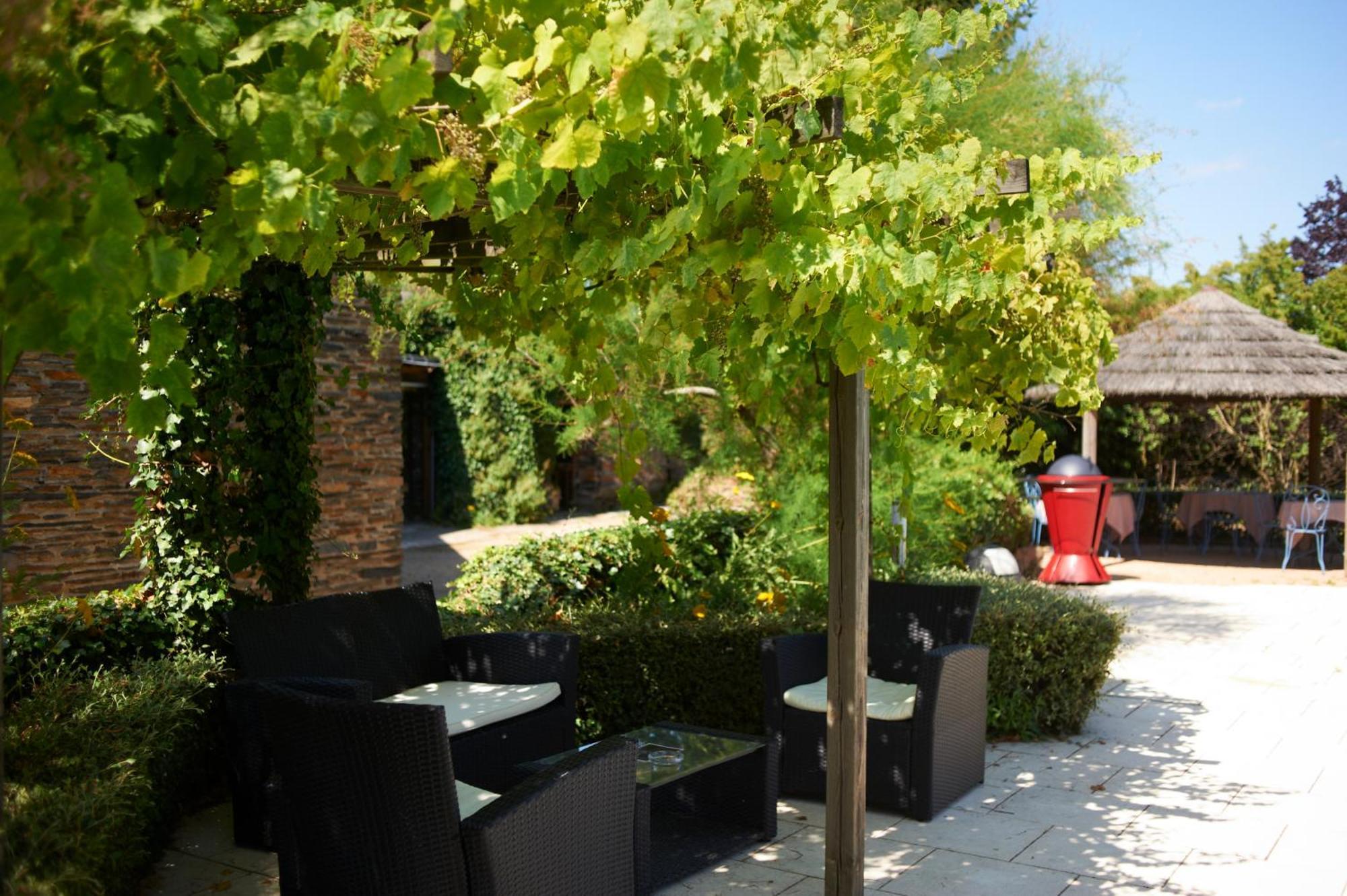 Logis Domaine Du Moulin Cavier Hotel Avrillé Kültér fotó