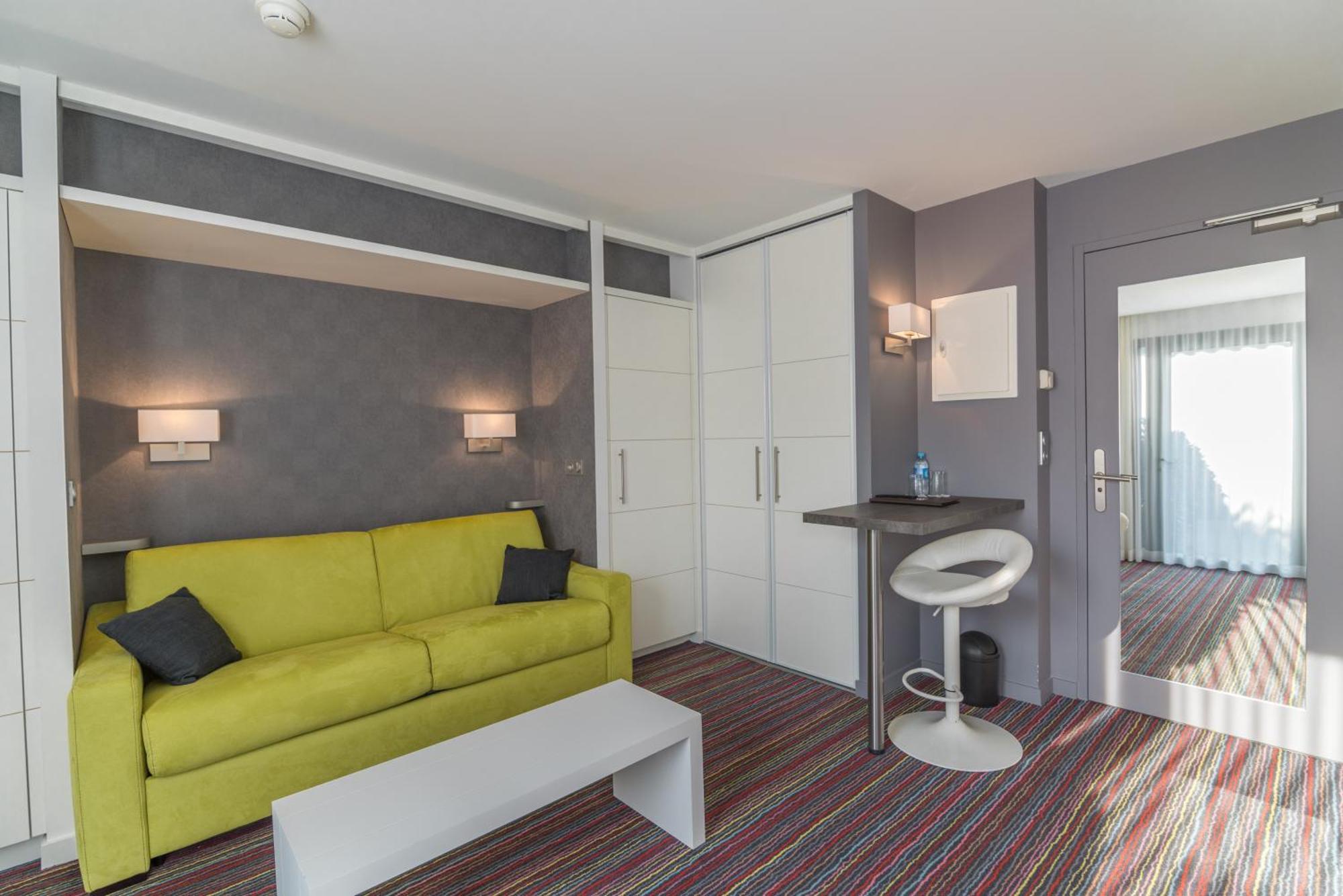 Logis Domaine Du Moulin Cavier Hotel Avrillé Kültér fotó