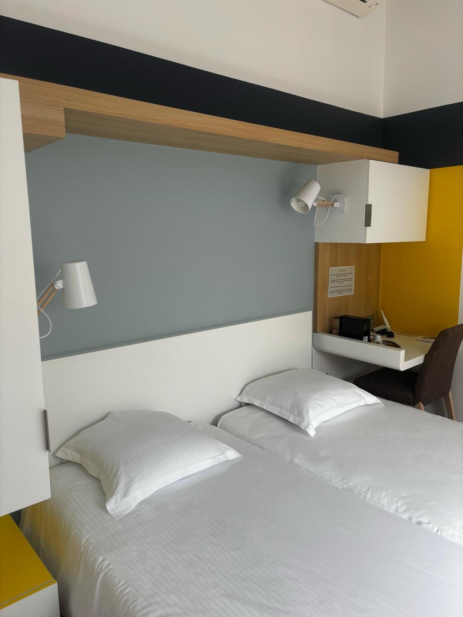 Logis Domaine Du Moulin Cavier Hotel Avrillé Kültér fotó