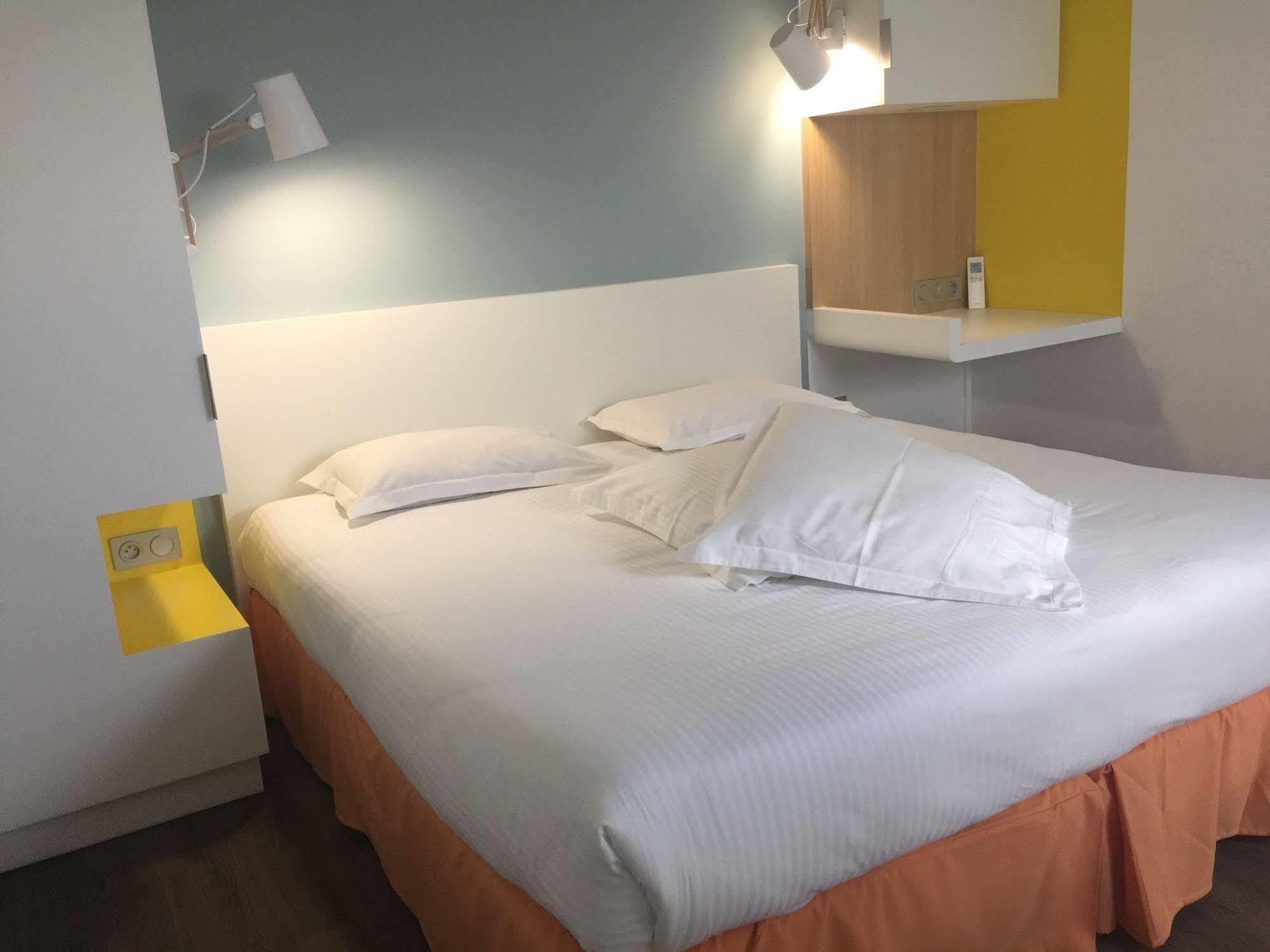 Logis Domaine Du Moulin Cavier Hotel Avrillé Kültér fotó